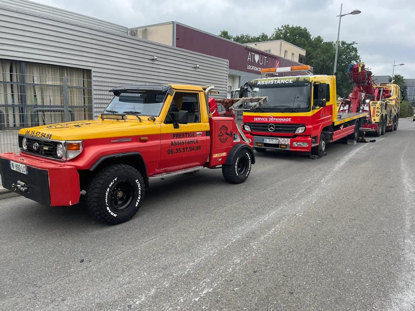Opérateur de dépannage et plateau de transport en intervention dans l'Hérault · Dépannage voiture à Frontignan (34110)